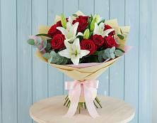 Букет цветов из:  Лилии и Розы в Первомайском Республики Адыгея