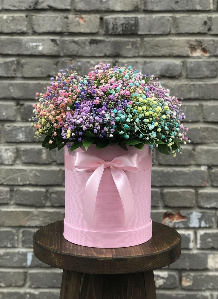 Цветочная композиция из Гипсофила и Розы в шляпной коробке в Первомайском Республики Адыгея