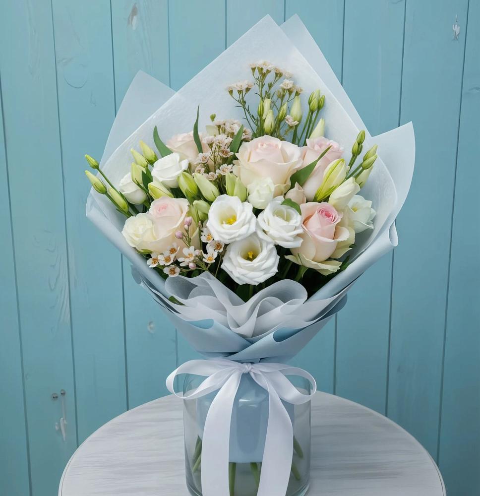 Букет цветов из: Розы и Лизиантусы в Первомайском Республики Адыгея