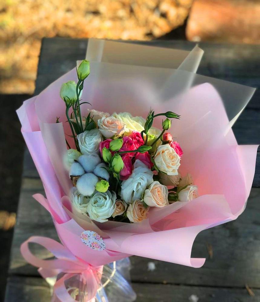 Букет цветов из: Розы и Лизиантусы в Первомайском Республики Адыгея