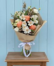 Букет цветов из:  Альстромерии, Лизиантусы, Розы и Хризантемы в Первомайском Республики Адыгея