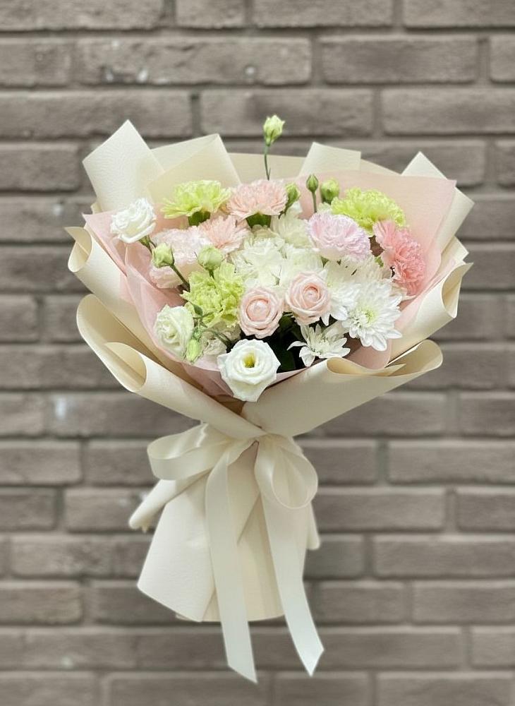 Букет цветов из: Гвоздики, Розы, Лизиантусы и Хризантемы в Первомайском Республики Адыгея