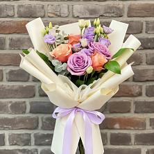 Букет цветов из:  Лизиантусы и Розы в Первомайском Республики Адыгея