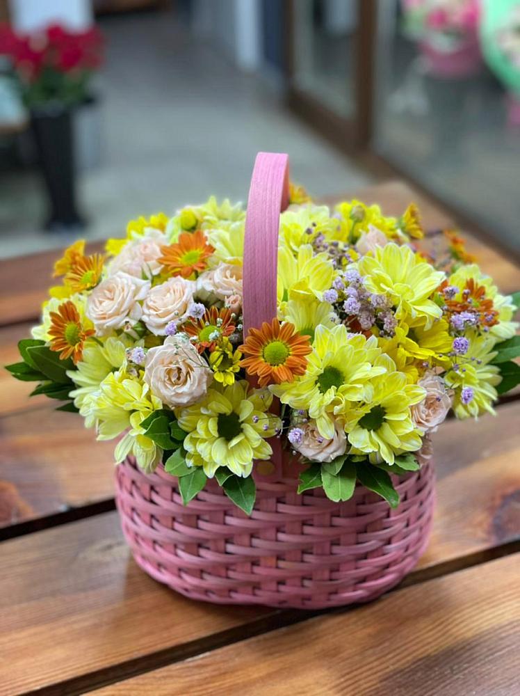Цветочная композиция из Хризантемы и Розы в корзине в Первомайском Республики Адыгея