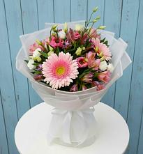 Букет цветов из:  Герберы, Альстромерии и Лизиантусы в Первомайском Республики Адыгея