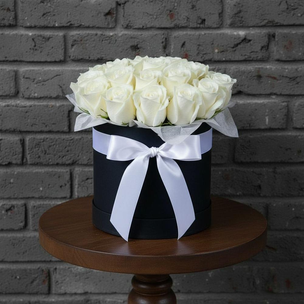 Цветочная композиция из Розы в шляпной коробке в Первомайском Республики Адыгея