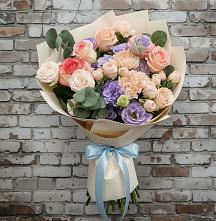 Букет цветов из:  Розы, Лизиантусы и Гвоздики в Первомайском Республики Адыгея