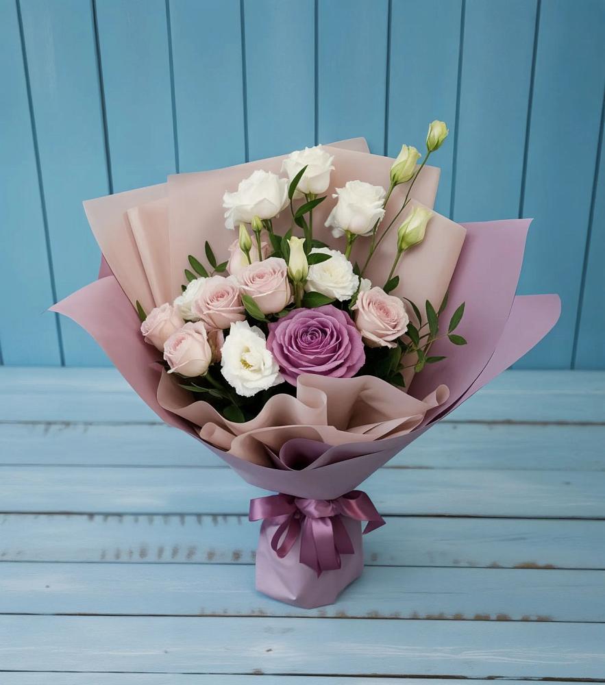 Букет цветов из: Розы и Лизиантусы в Первомайском Республики Адыгея